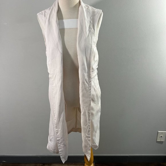 CUPCAKES & CASHMERE Penelope Belted Vest in Cream (S) - Picture 5 of 13